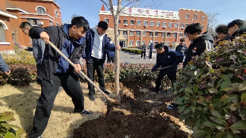 播种希望•绿动未来 | 国开中学国际部举行植树节校园生态实践活动